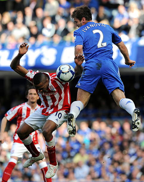 年轻足球运 年轻足球运